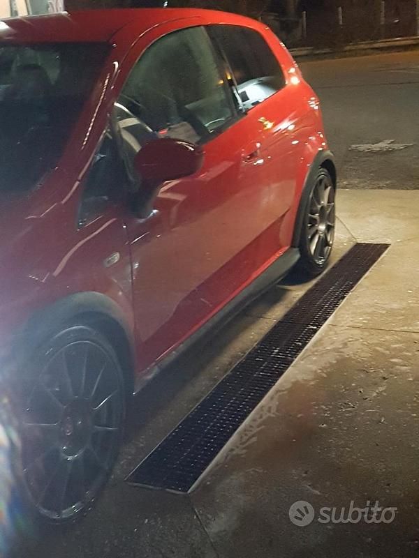 Usata Fiat Punto Abarth 179 CV (131 kW) 2009 Rosso Utilitaria