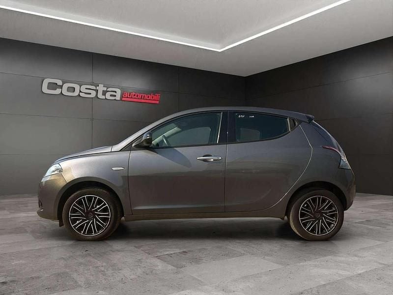 Usata Lancia Ypsilon Silver 69 CV (50 kW) 2023 Grigio Utilitaria