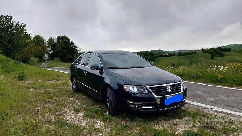 Usata VW Passat 105 CV (77 kW) 2008 Blu Berlina
