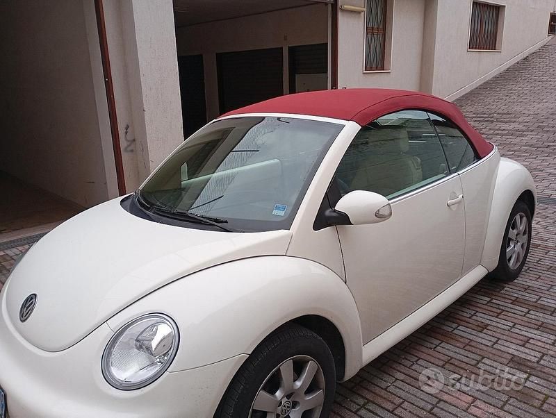Usata VW New Beetle 101 CV (74 kW) 2005 Bianco Utilitaria