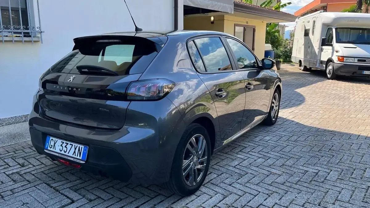 Usata Peugeot 208 Active 102 CV (75 kW) 2022 Grigio Utilitaria