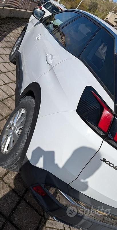 Usata Peugeot 3008 Active 131 CV (96 kW) 2018 Bianco SUV