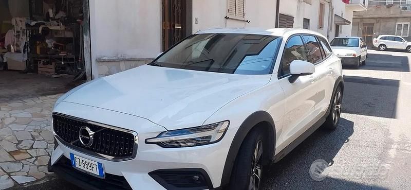 Bianco Usata 2020 Volvo V60 CC Station wagon | 34.000 € (Buon prezzo) - Immagine 1/4