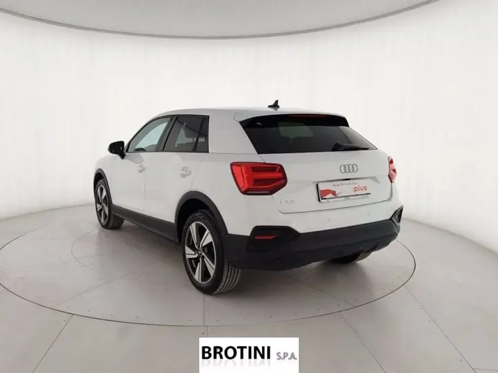 Usata Audi Q2 Advanced 150 CV (110 kW) 2023 Bianco metallizzato SUV
