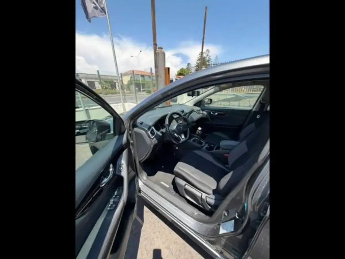Usata Nissan Qashqai 116 CV (85 kW) 2020 Grigio SUV