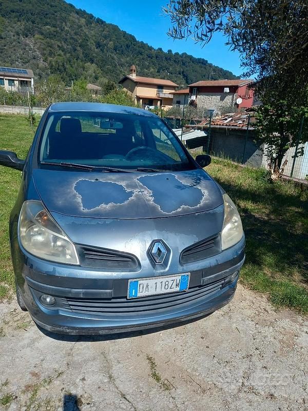 Usata Renault Clio II 65 CV (47 kW) 2006 Grigio Berlina