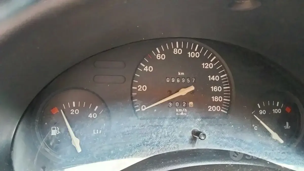 Usata Opel Corsa 54 CV (39 kW) 2000 Blu Berlina