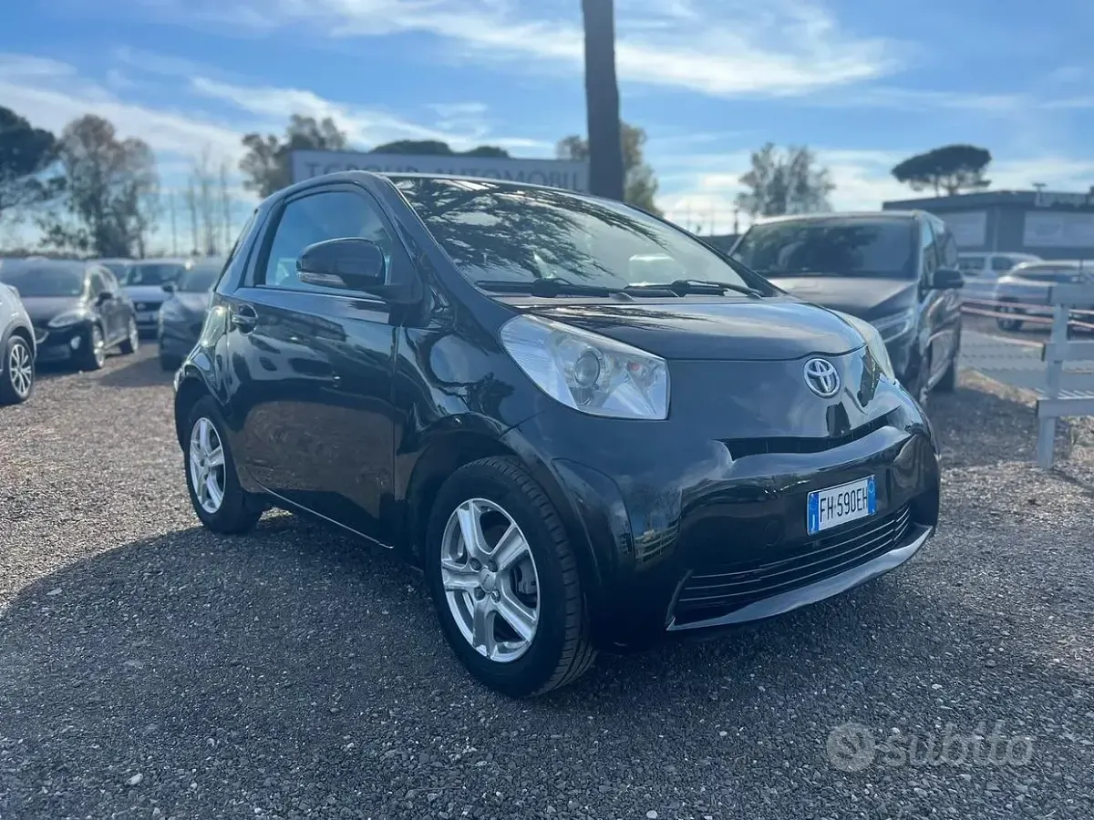 Usata Toyota iQ Sol 68 CV (50 kW) 2009 Nero Utilitaria