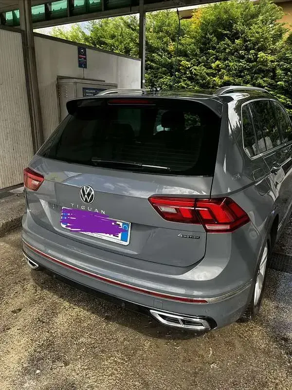 Usata VW Tiguan R-line 190 CV (139 kW) 2022 Grigio SUV