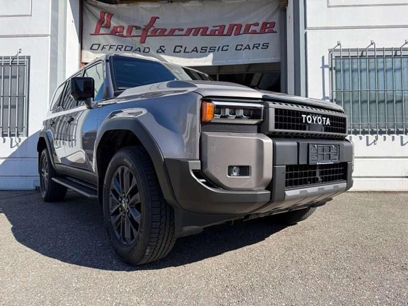 Nuova Toyota Land Cruiser 205 CV (150 kW) 2026 Avangarde bronze SUV