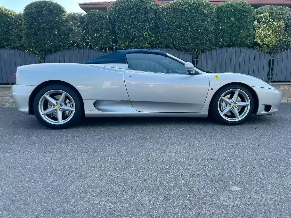 Usata Ferrari 360 400 CV (294 kW) 2002 Cabrio
