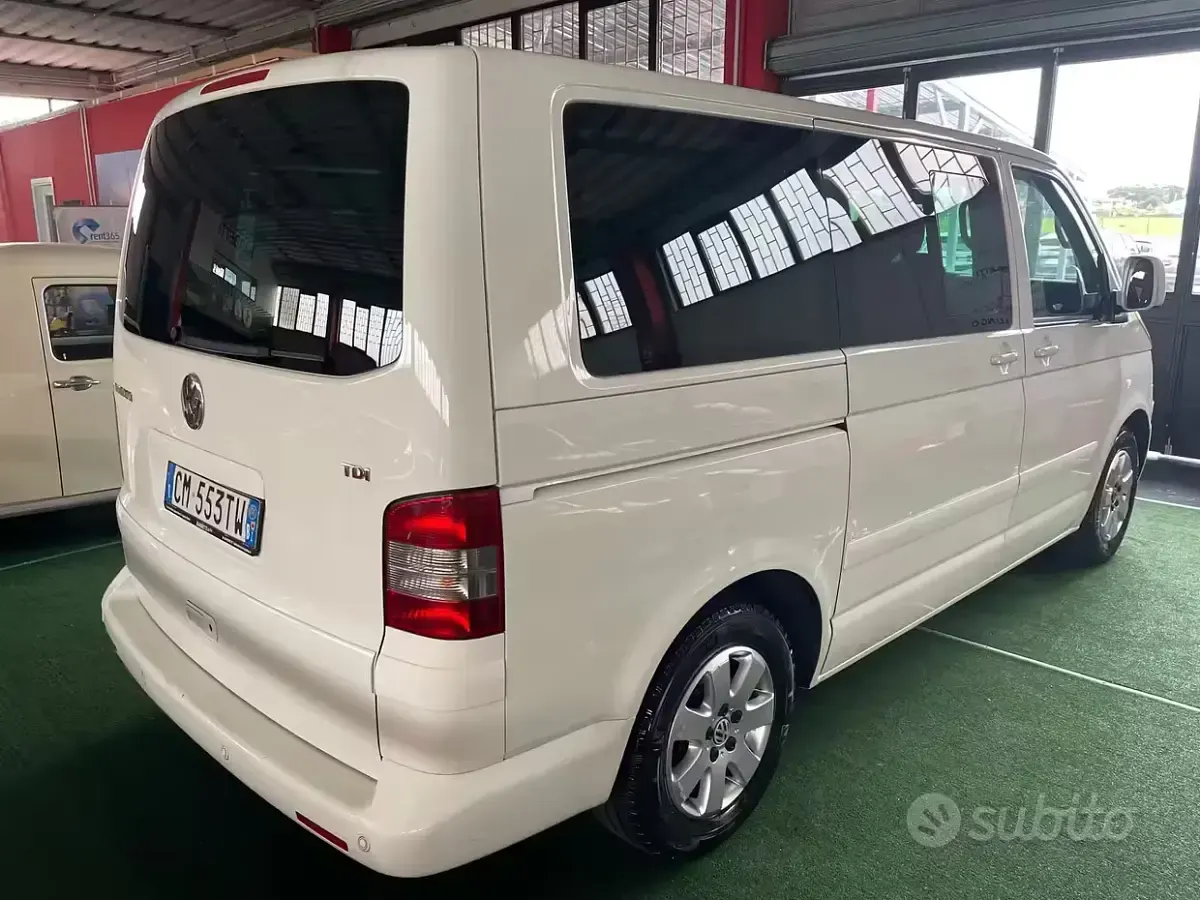 Usata VW Multivan 131 CV (96 kW) 2005 Bianco Monovolume