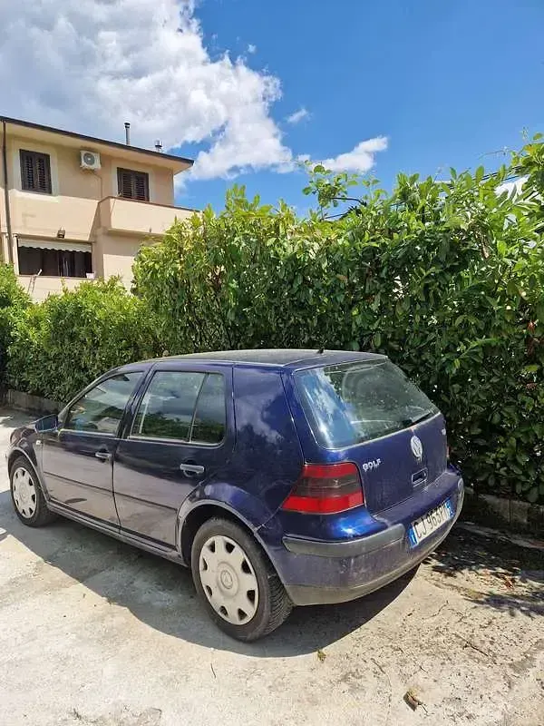 Usata VW Golf IV 101 CV (74 kW) 2003 Blu/azzurro Berlina