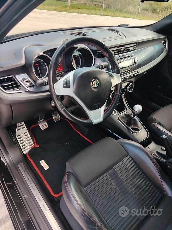 Usata Alfa Romeo Giulietta Distinctive 140 CV (102 kW) 2011 Nero Utilitaria
