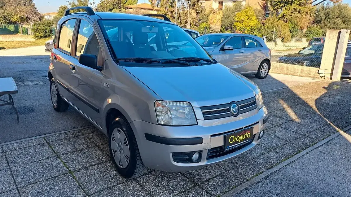 Usata Fiat Panda Dynamic 69 CV (50 kW) 2004 Argento Utilitaria