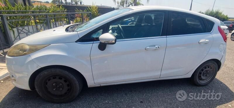 Usado Ford Fiesta 82 HP (60 kW) 2012 Branco Citadino