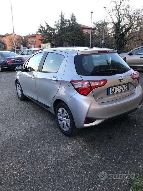 Usata Toyota Yaris Hybrid Active 2020 Grigio Berlina
