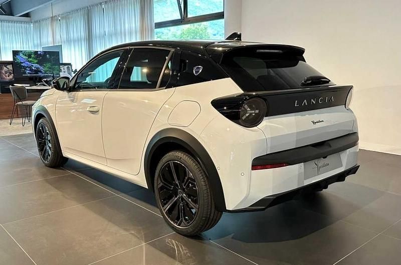 Nuova Lancia Ypsilon 101 CV (74 kW) 2026 Utilitaria