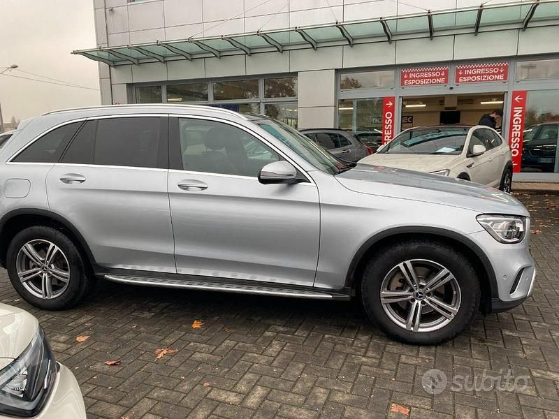 Begagnad Mercedes GLC220 194 HK (142 kW) 2022 Grå SUV