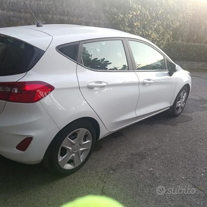 Usata Ford Fiesta 90 CV (66 kW) 2018 Bianco Utilitaria