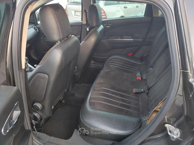 Usata Lancia Delta 120 CV (88 kW) 2012 Gray Utilitaria