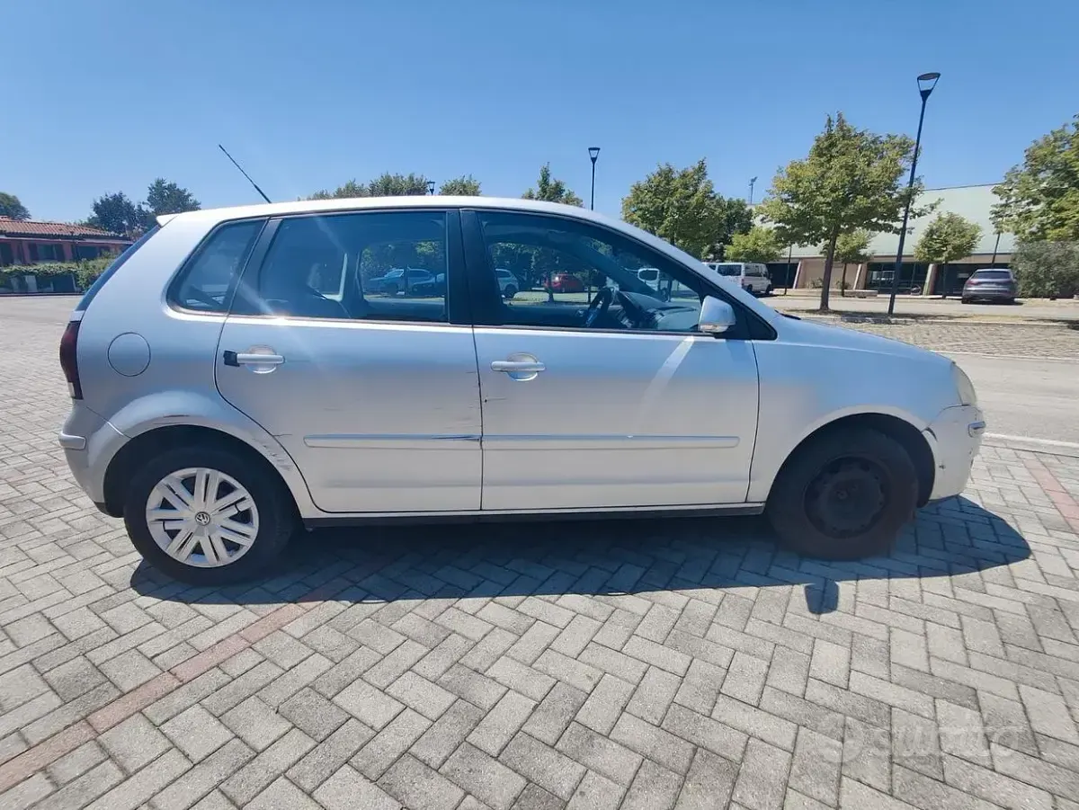 Usata VW Polo Comfortline 69 CV (50 kW) 2005 Grigio Utilitaria