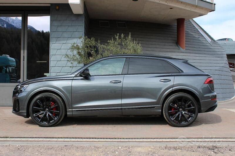 Grigio Nuova 2025 Audi Q8 Ambiente SUV | 92.900 € (Buon prezzo) - Immagine 1/4
