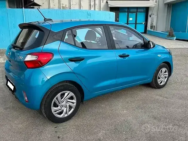 Usata Hyundai i10 67 CV (49 kW) 2022 Blu Utilitaria