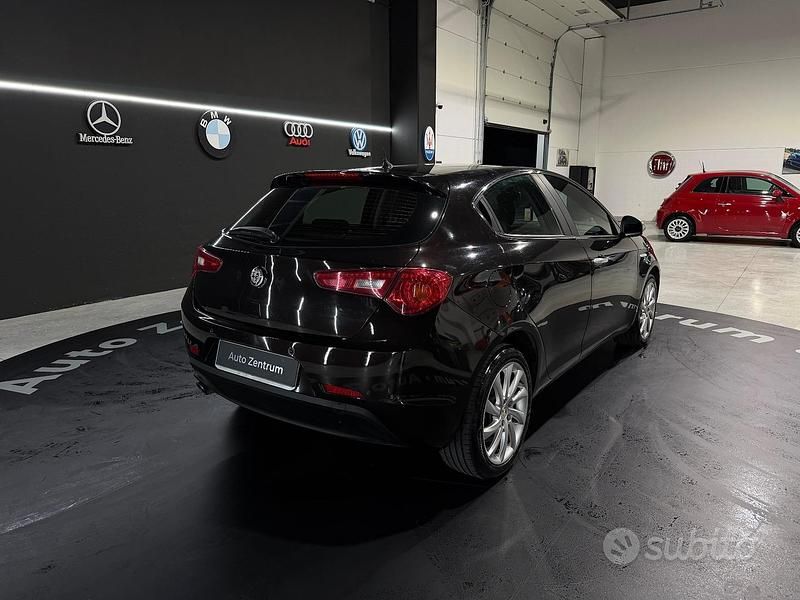 Usata Alfa Romeo Giulietta Distinctive 120 CV (88 kW) 2016 Nero Berlina