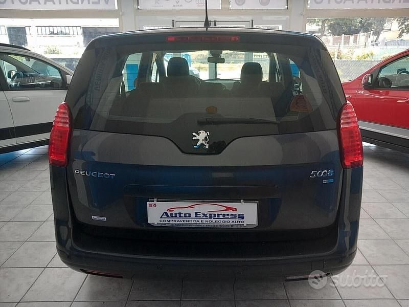 Usata Peugeot 5008 115 CV (84 kW) 2013 Grigio Monovolume