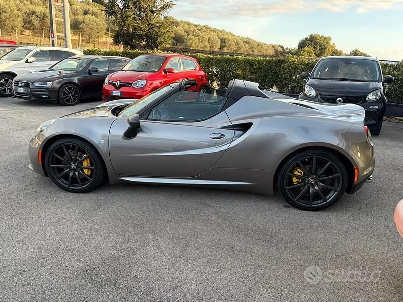 Usata Alfa Romeo 4C 240 CV (176 kW) 2016 Grigio Cabrio