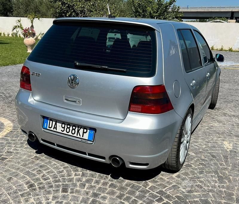 Usata VW Golf IV R 241 CV (177 kW) 2003 Grigio Berlina