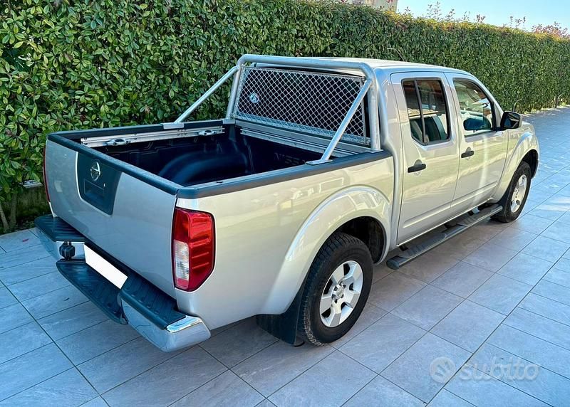 Usata Nissan Navara 171 CV (125 kW) 2006 Grigio Pick-up