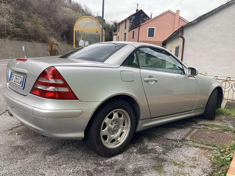 Usata Mercedes SLK200 163 CV (119 kW) 2002 Argento Cabrio