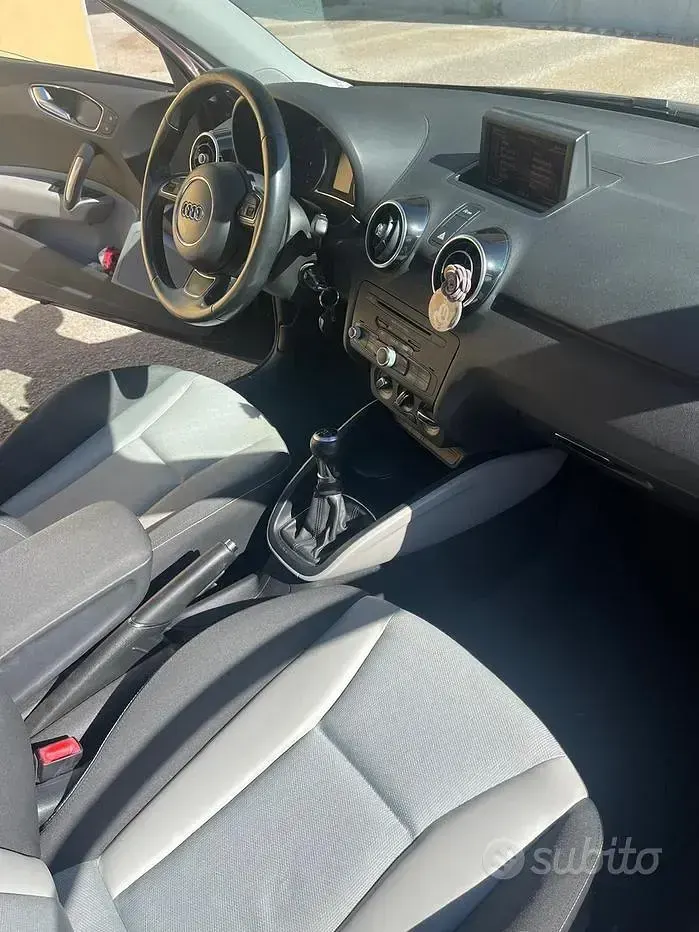 Usata Audi A1 Ambition 105 CV (77 kW) 2011 Marrone Utilitaria