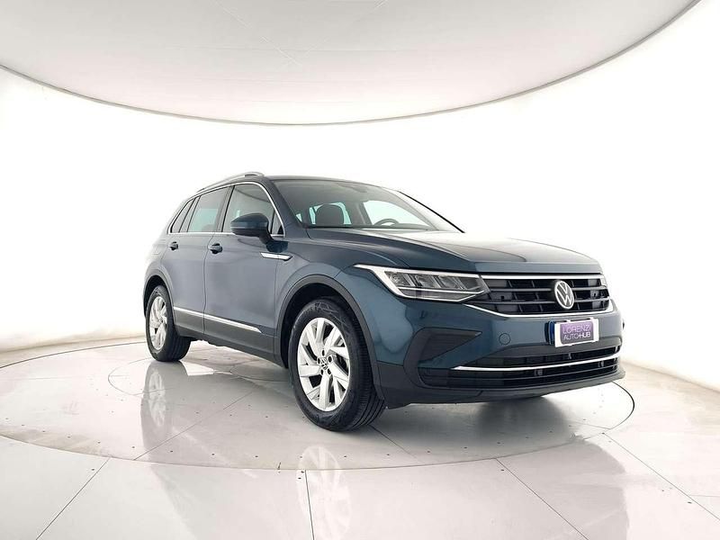 Blu metallizzato Usata 2021 VW Tiguan Life SUV | 27.890 € (Buon prezzo) - Immagine 1/4