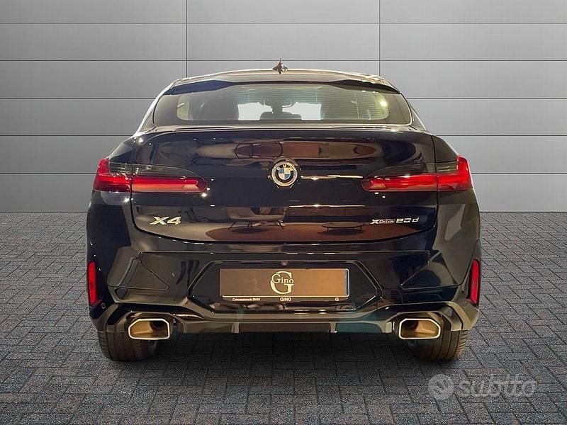 Käytetty BMW X4 M Sport 190 HP (139 kW) 2022 Musta Katumaasturi
