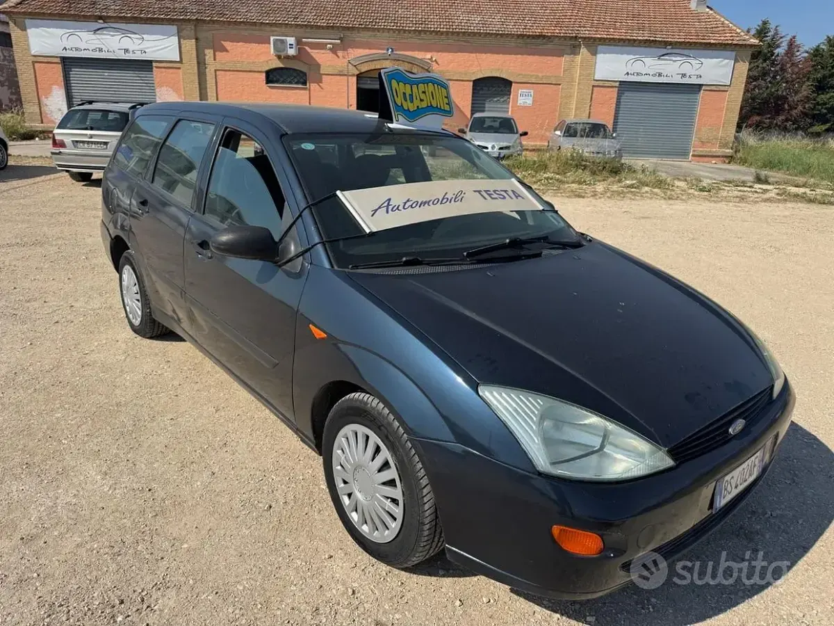 Usata Ford Focus Ambiente 90 CV (66 kW) 2001 Blu Station wagon