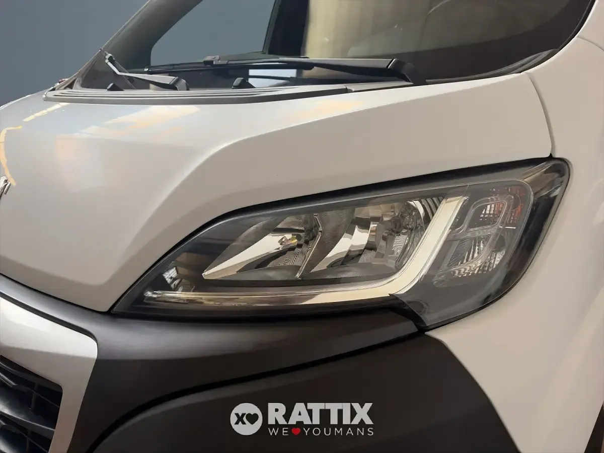 Usata Peugeot Boxer Premium 140 CV (102 kW) 2022 Kaolin white Furgone