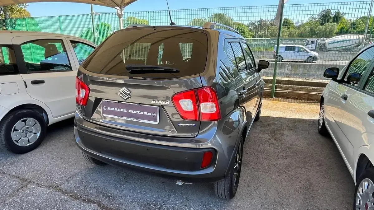 Usado Suzuki Ignis Cool 89 CV (65 kW) 2020 Gris SUV