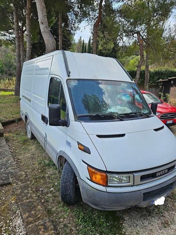 Usata Iveco Daily 116 CV (85 kW) 2004 Bianco Furgone