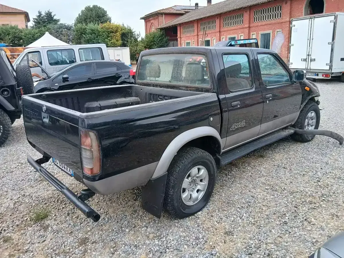 Usata Nissan Navara 104 CV (76 kW) 1999 Pick-up