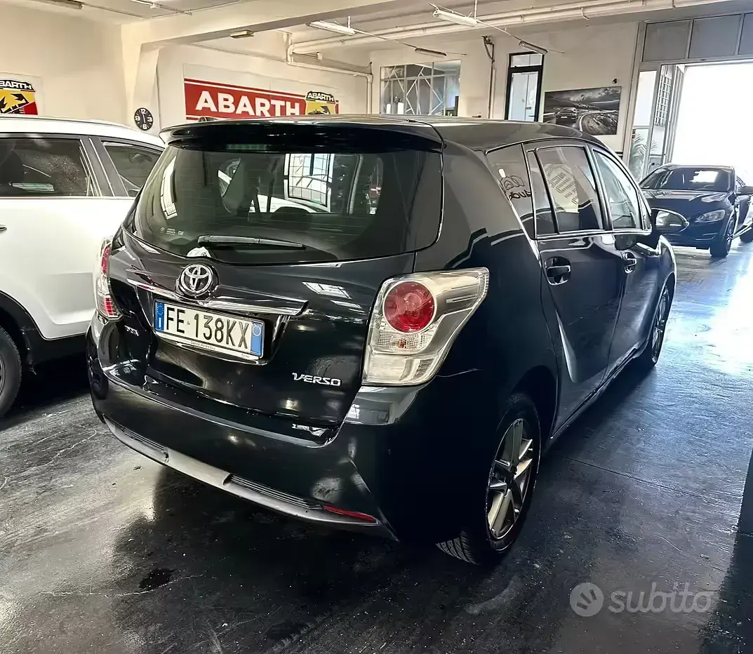 Usata Toyota Verso 111 CV (81 kW) 2016 Nero Monovolume