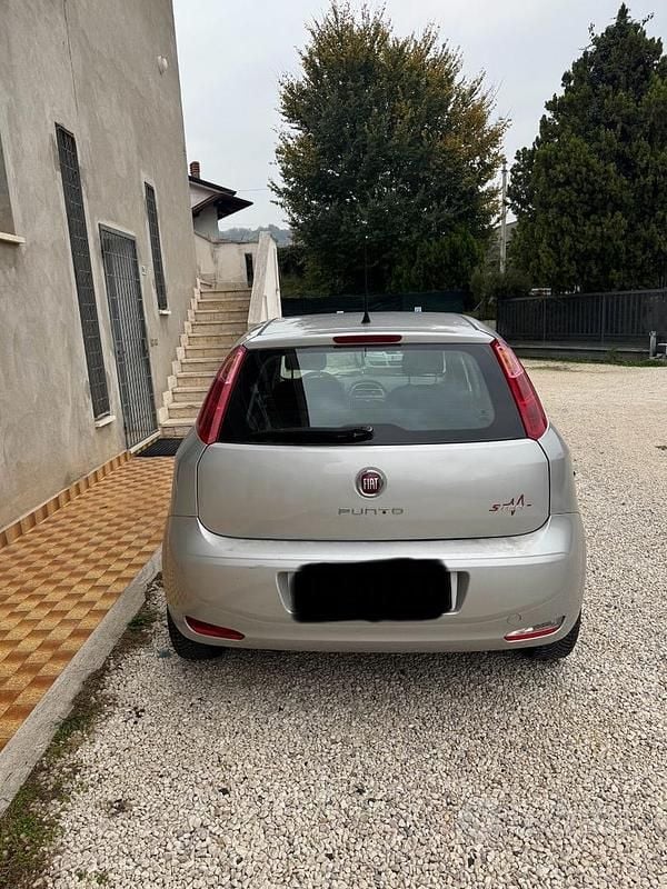 Usata Fiat Grande Punto 75 CV (55 kW) 2015 Grigio Utilitaria