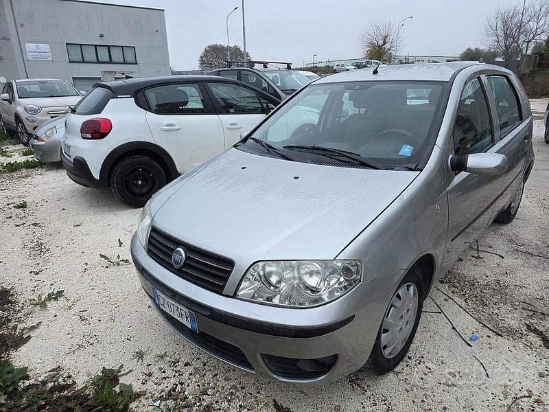Usata Fiat Punto 69 CV (50 kW) 2005 Grigio Berlina