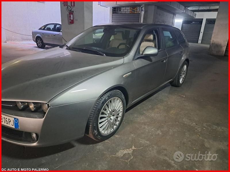 Nero Usata 2006 Alfa Romeo 159 Station wagon | 2300 € (Buon prezzo) - Immagine 1/4
