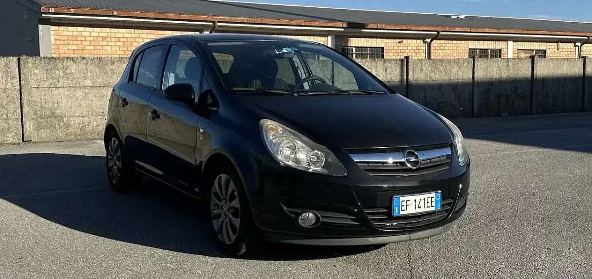 Usata Opel Corsa Edition 86 CV (63 kW) 2011 Nero Utilitaria