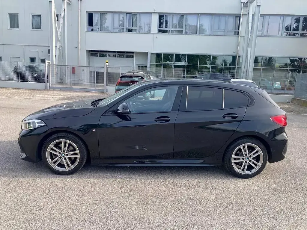 Używany BMW 118 M Sport 140 KM (102 kW) 2022 Czarny Hatchback