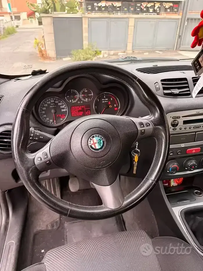 Usata Alfa Romeo 147 120 CV (88 kW) 2010 Grigio Utilitaria