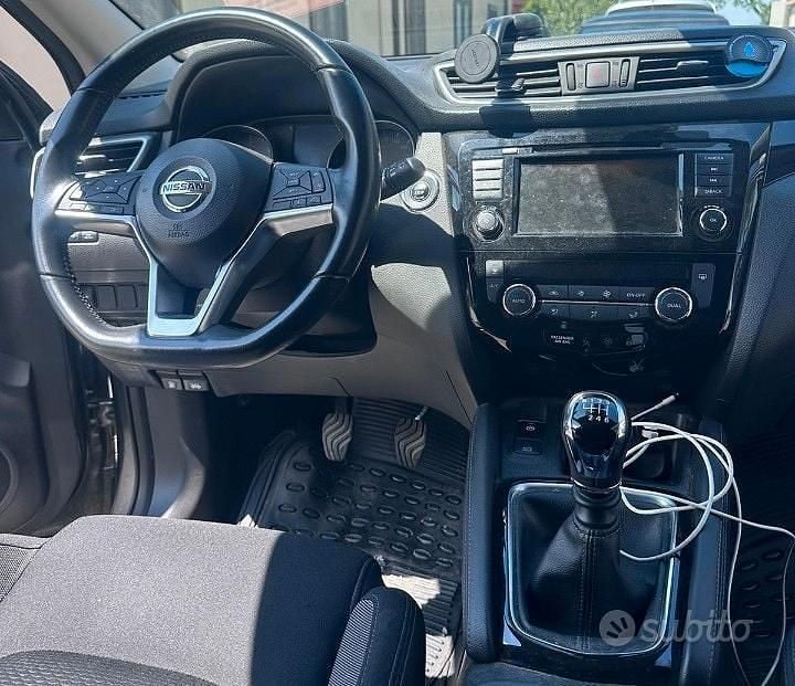 Usata Nissan Qashqai N-Connecta 115 CV (84 kW) 2020 Grigio SUV